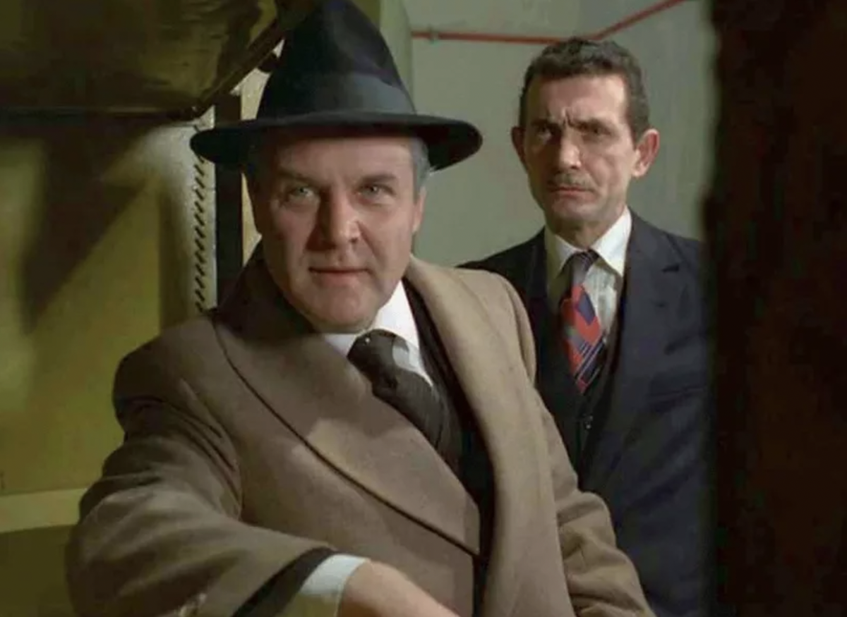 "Нужно быть тяжело больным, чтобы пойти на этот номер,... но знаешь, в последнее время я что-то плохо себя чувствую." Фото: ru.kinorium.com