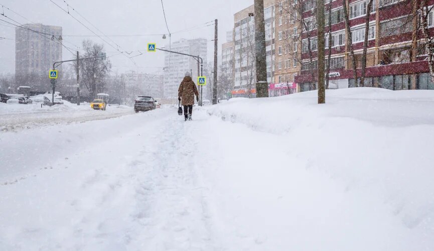 Никогда такого не было и вот опять. Почему зима со снегопадами пришла неожиданно?