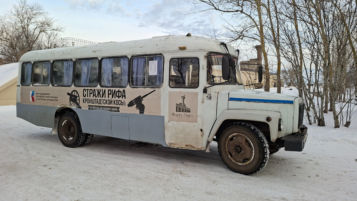 На автобусе я добралась до «Рифа» за 5 минут