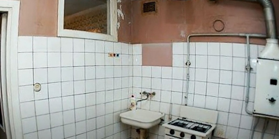 Тайна окна между ванной и кухней: зачем его делали в хрущёвках и почему отказались