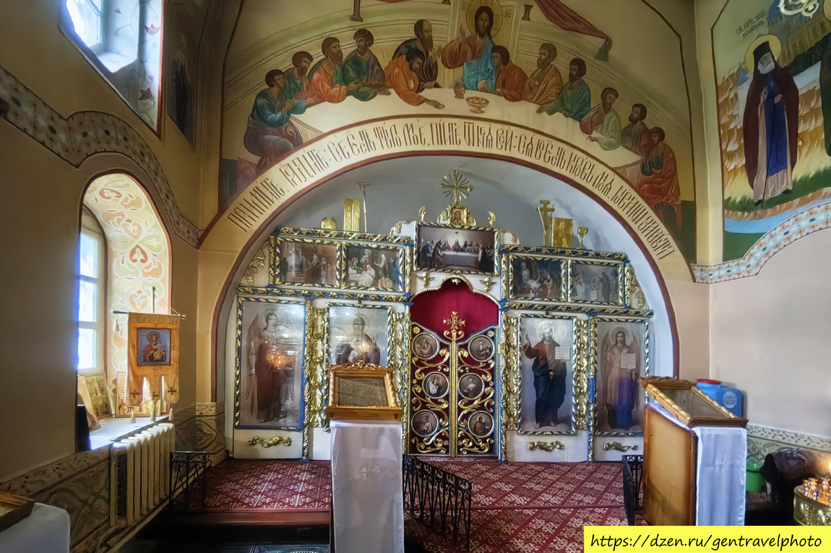 Иконостас Свято-Троицкого собора.