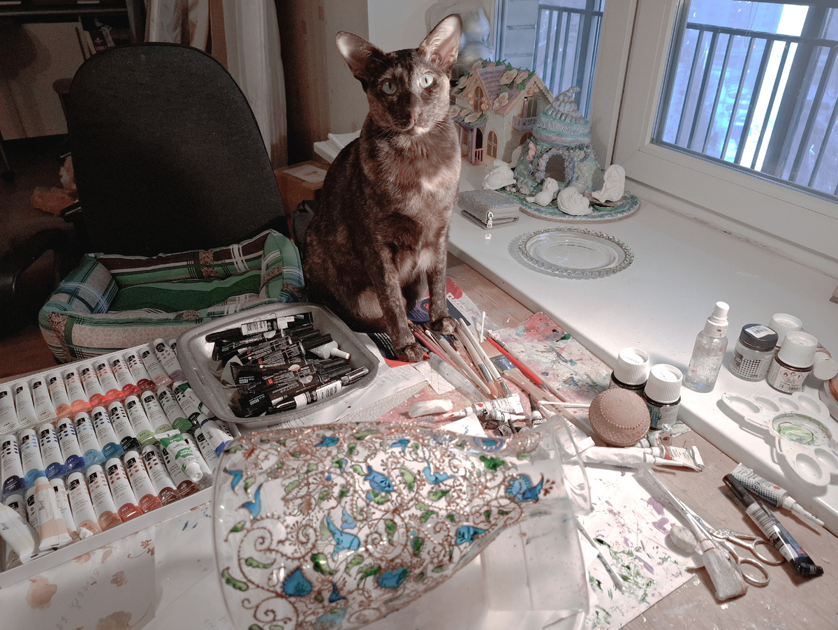 Мамаша, у Вас там чайник закипел вроде, сходите, посмотрите. Я прослежу за шаром.