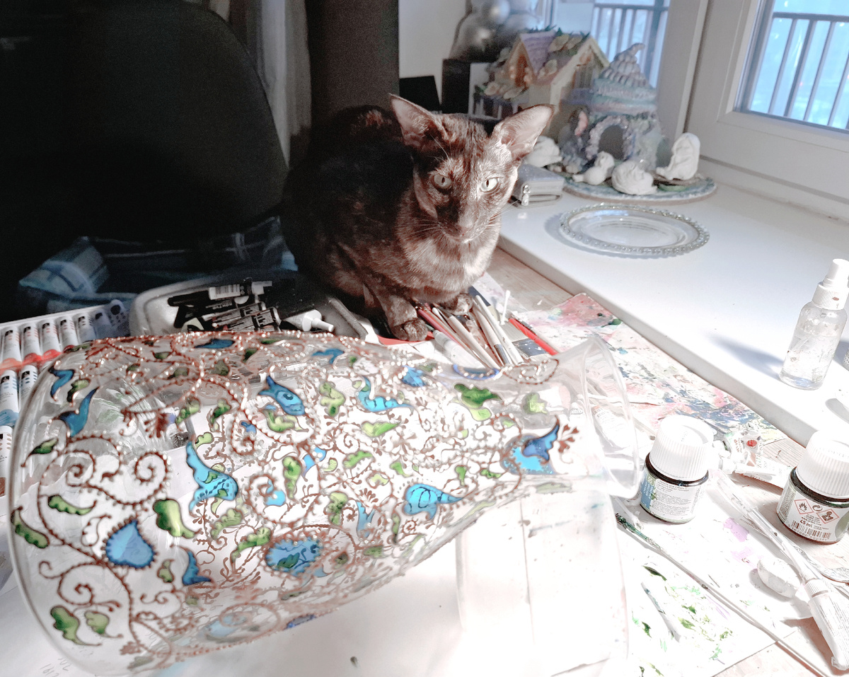 Спрятала шар, ведьма. Ничего, я посижу на кисточках, подожду. Спешить некуда.