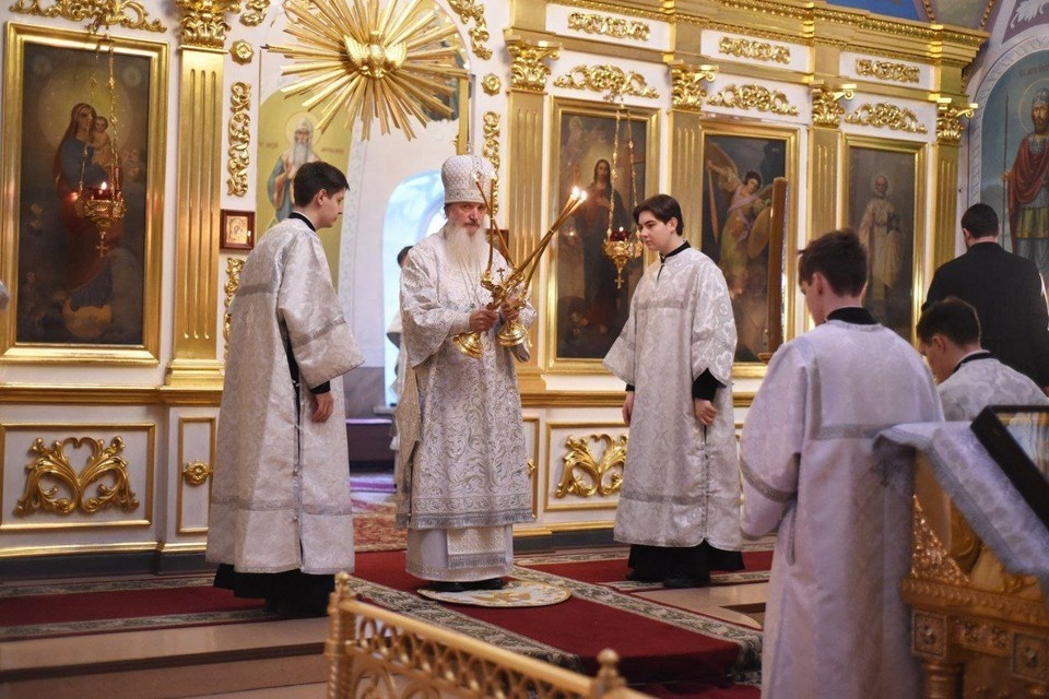    Службу в Никольском кафедральном соборе провел митрополит Оренбургский и Саракташский Петр Официальный сайт администрации Оренбурга