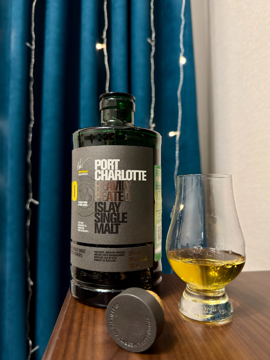 Отдельно хочется отметить невероятное стильное и крутое оформление бутылки и этикетки.