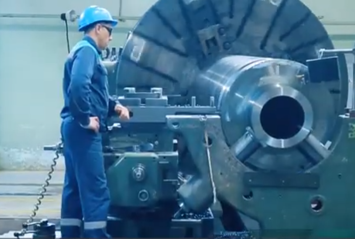 Труд рабочего становится все более высокоплачиваем. У некоторых рабочих специалистов зарплата выше чем у инженера- экономиста