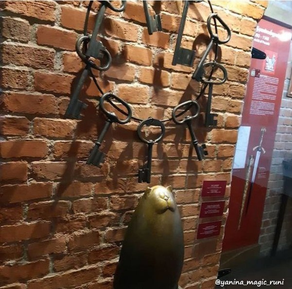 Прусский кот и ключи от города. Калининград. Фото: yanina_magic_runi