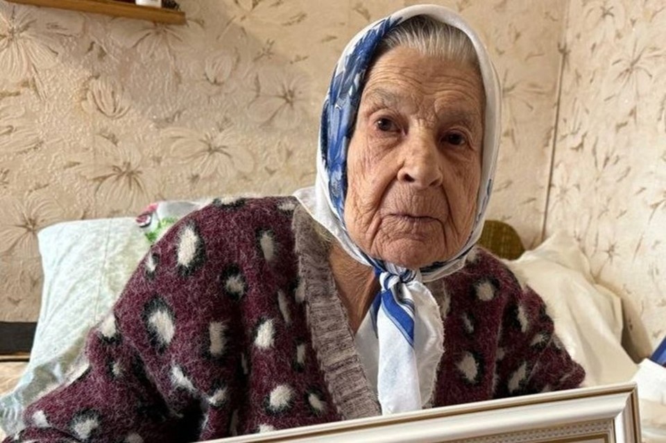    Жительница Алчевска, труженица тыла и ветеран труда Татьяна Евтуховна Волочнюк отметила свой 95-летний юбилей. Фото: администрация Алчевска