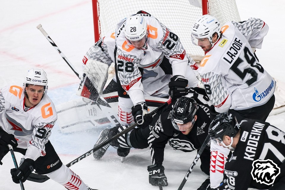    «Трактор» в Челябинске уступил омскому «Авангарду» со счетом 2:5. Фото: ХК «Трактор».