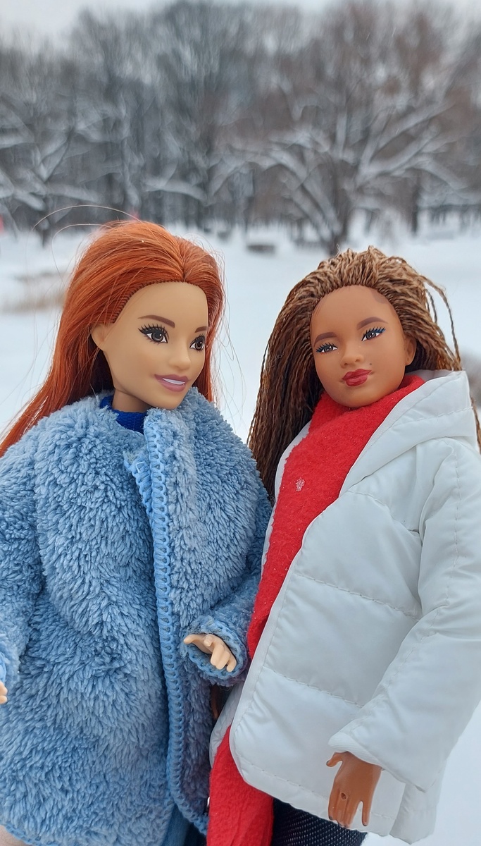 Тася и Кира на прогулке. Фото автора канала