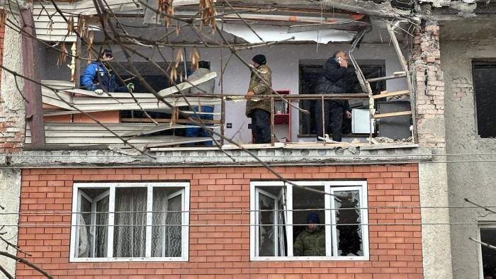 Место паления обломков БПЛА на дом в Беслане. Обложка © Telegram / mingkh