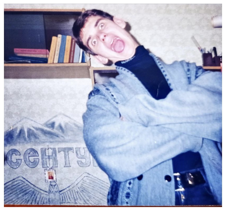 Первое, что я сделал - написал на стене над кроватью "Ессентуки"