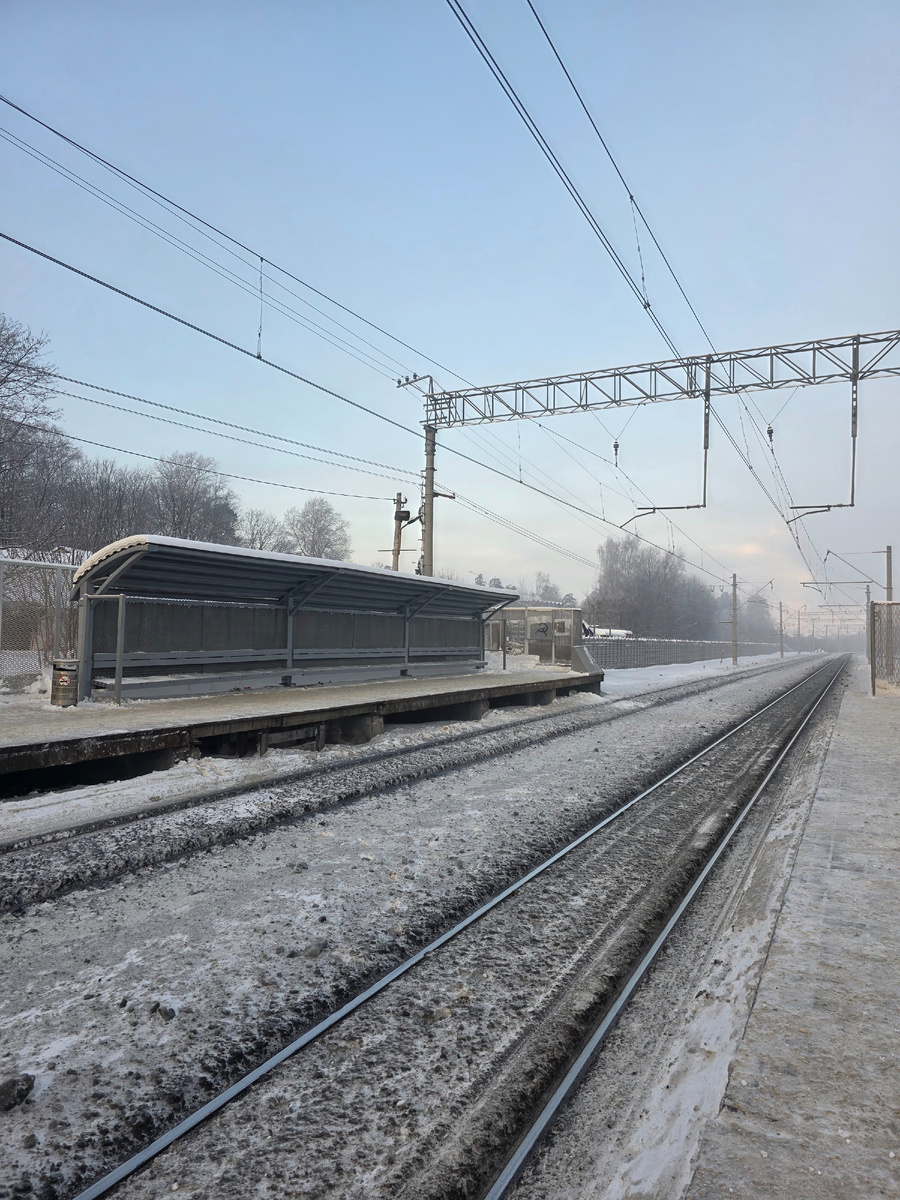 Станция в Московской области в морозный день.