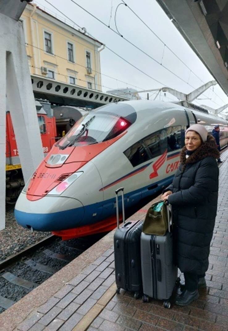Все путешествия начинаются и заканчиваются на вокзале, "Сапсан" Москва-Санкт-Петербург, фото автора.