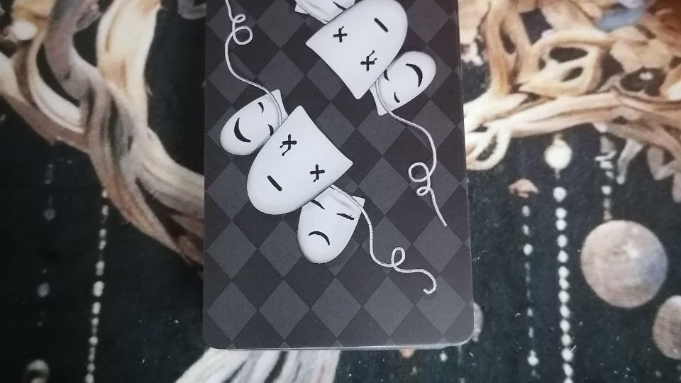 Ты. Он. Между вами.