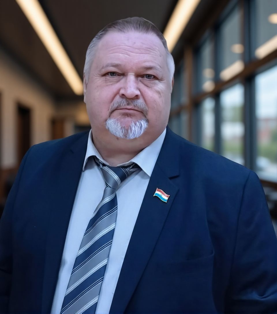 Депутат Виктор Гужов