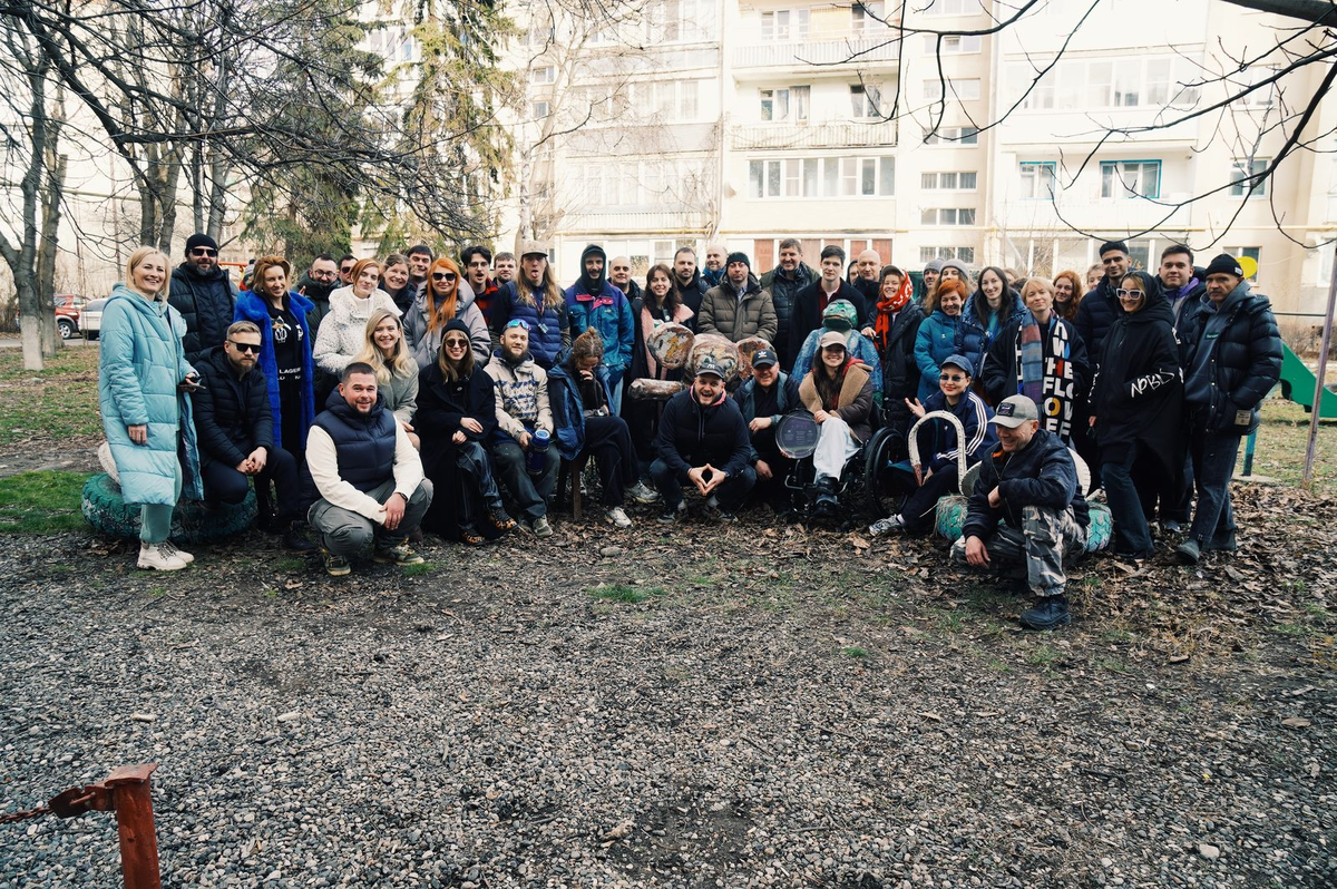 Вот здесь, в узнаваемом месте, обычном дворе все и произошло