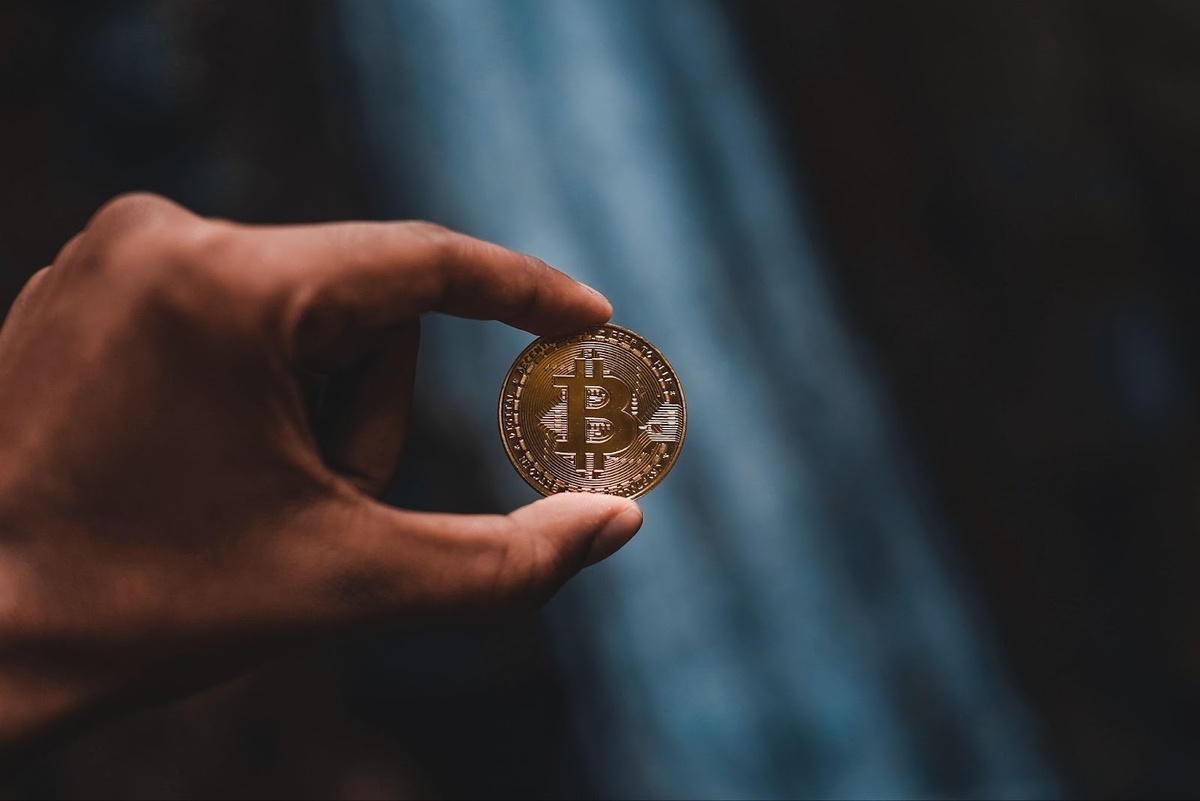 Что такое биткоин и почему его выбирают для хранения средств