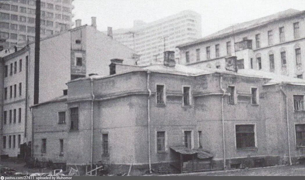 Тот самый дом. Большая Молчановка, 20. 1967 г. Автор: Александр Потресов Источник:"Арбат нашего детства" Владимир Потресов..