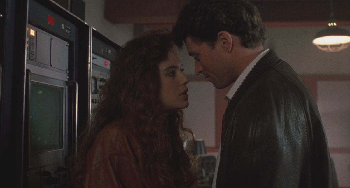 Тимоти Дэйли и Келли Престон в «Заклинательнице» составили одну из самых красивых романтических пар, какие только появлялись в ужастиках