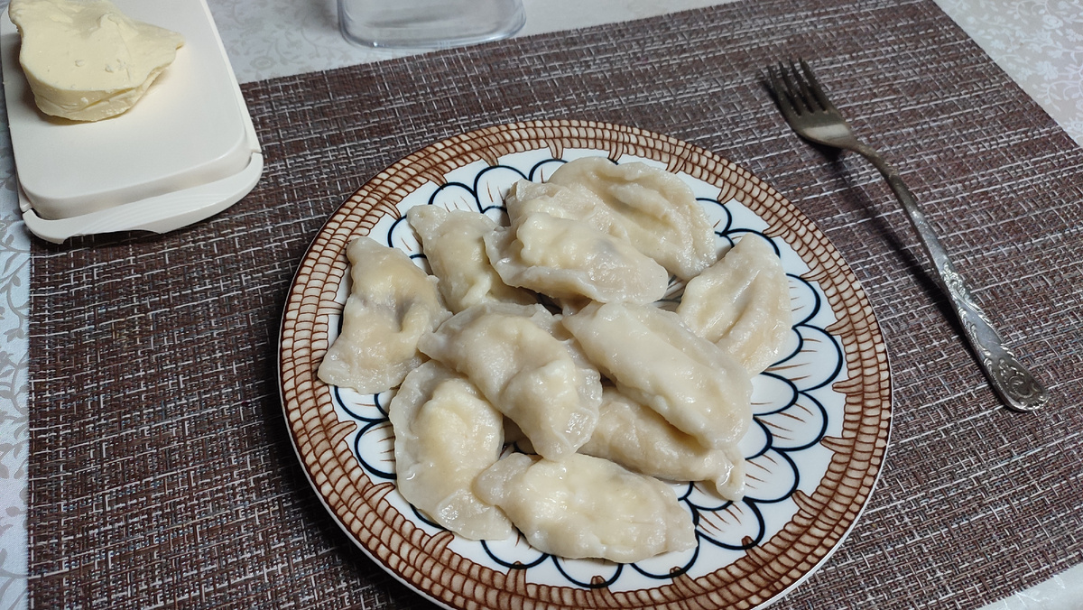 Завтрак: вареники с творогом