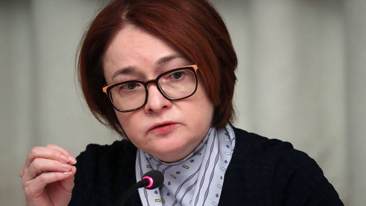 Почему банки начали массово снижать ставки по вкладам?