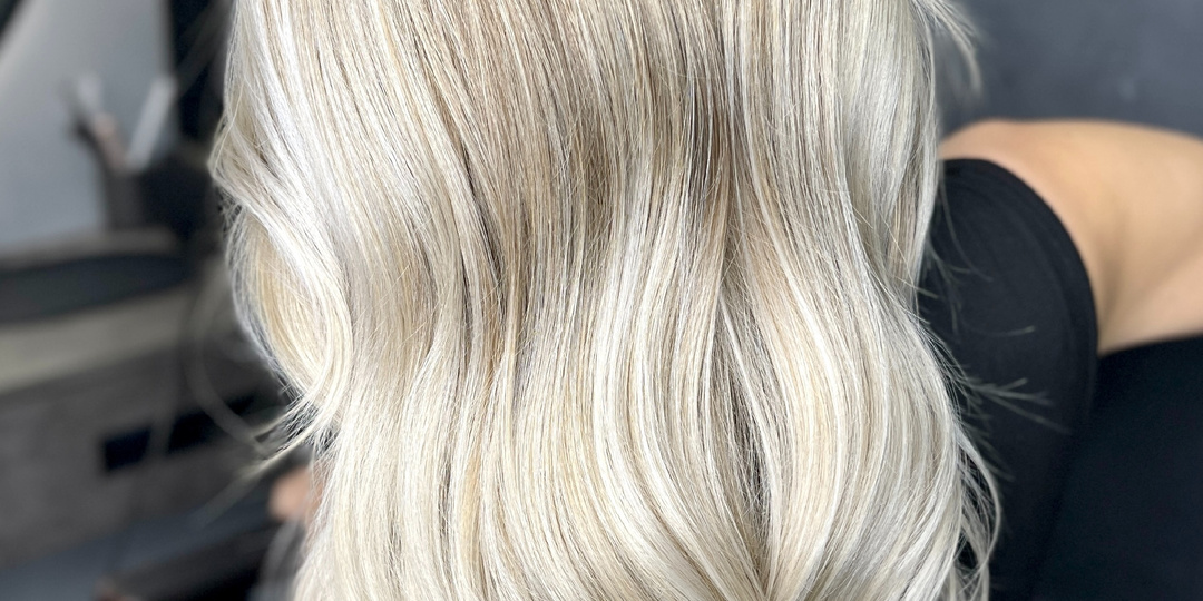 Желтеет блонд? 3 рабочих способа вернуть холодный оттенок