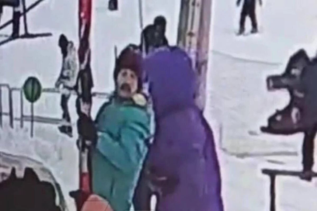    В Екатеринбурге мужчина избил ребёнка после инцидента на горке