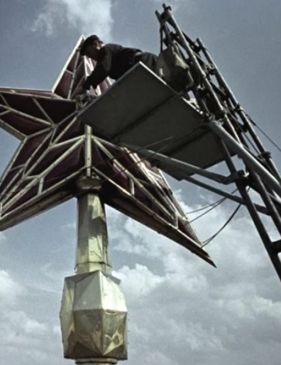 Установка кремлёвских звёзд