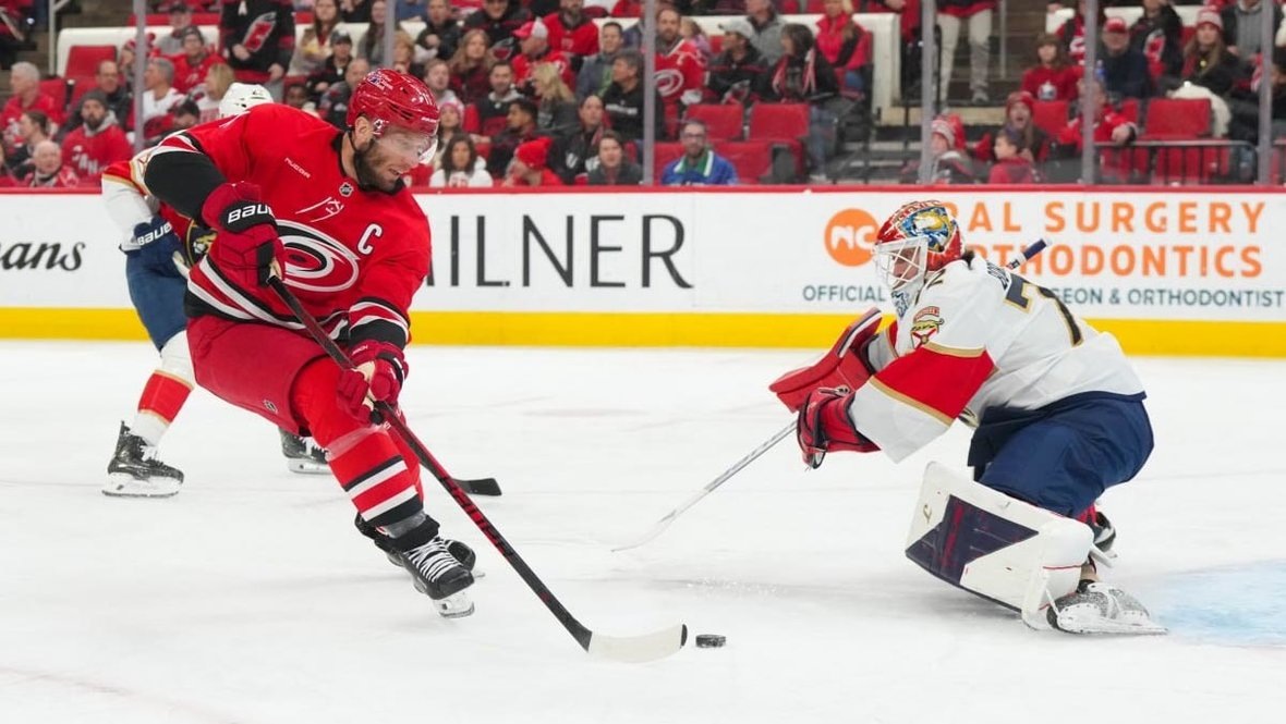    Вратарь «Флориды» Сергей Бобровский пропустил 9 шайб в матче с «Каролиной».Imagn Images USA Today Sports