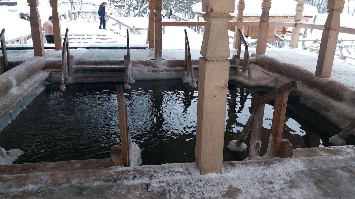 Открытая купель на источнике Гремячий ключ - поддворье Сергиевой лавры. Из личного архива автора канала