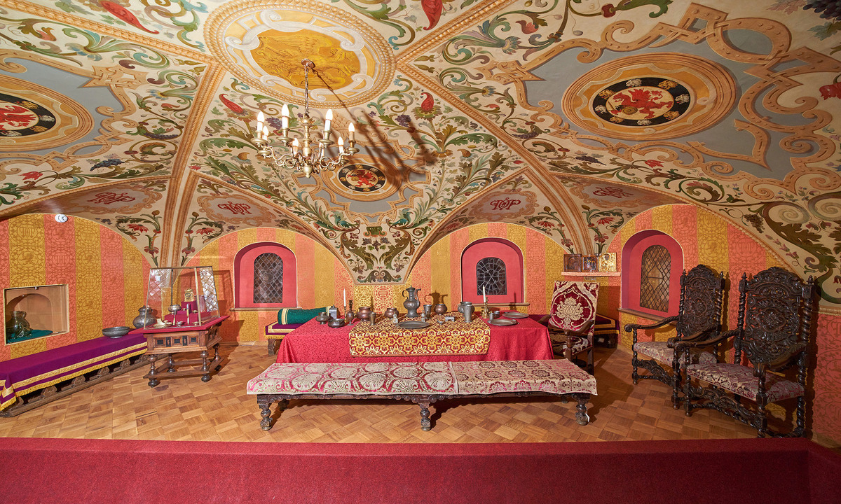 Трапезная в палатах бояр Роомановых.