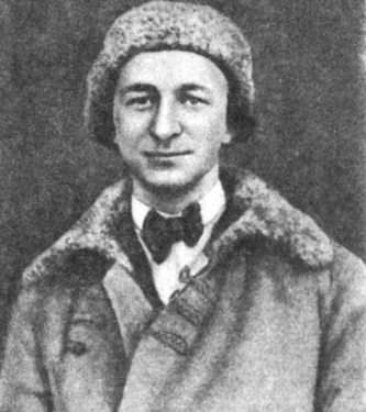 Автор слов танго Николай Агнивцев.