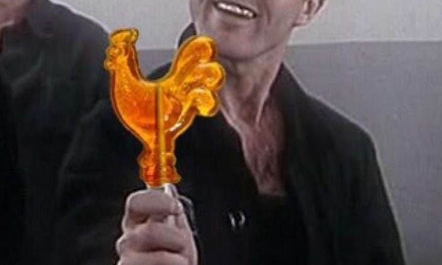 О тюремных наколках: ПЕТУШКИ НА ГРАБКАХ*