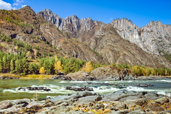 Это неплохо, когда то, что ты когда-то видел, остаётся с тобой навсегда и
 ты имеешь возможность убедиться в этом ещё не раз... С Воскресением 
Вас!   

Осень, Алтай, Катунь, Еландинский порог ...   

  