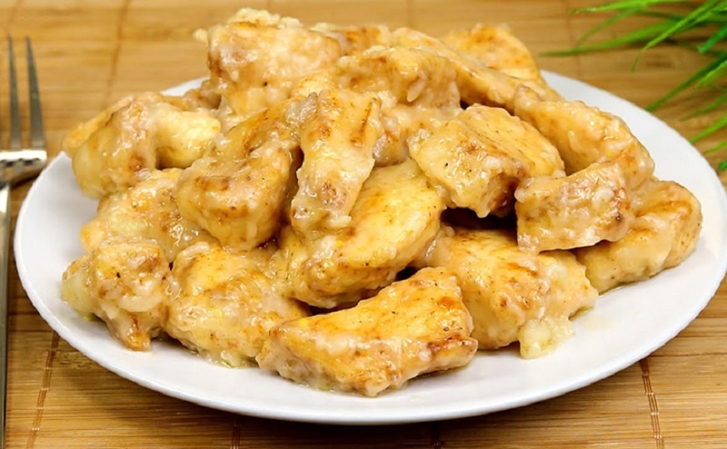 Мягкая куриная грудка с чесночным соусом: как приготовить сочное филе быстро и просто