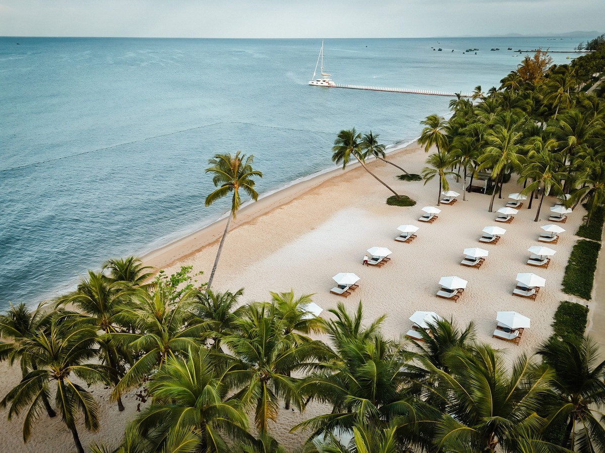 Пляж отеля Regent Phu Quoc