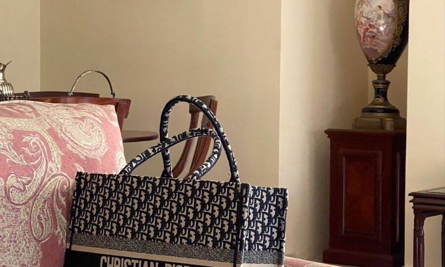 Что не так с новыми сумками Dior