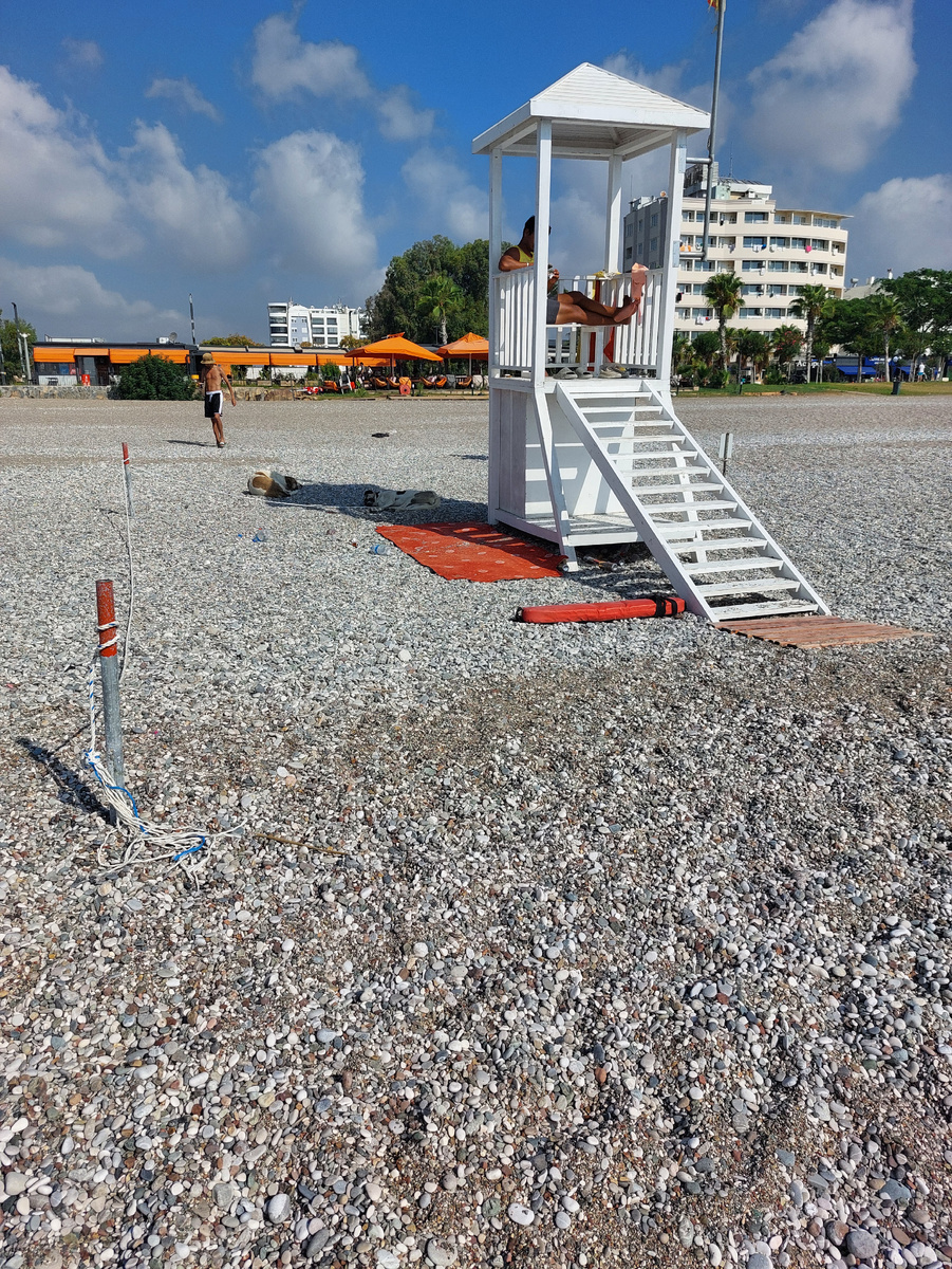 За нами наблюдают и нас спасают)