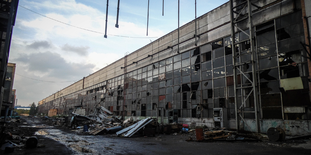 Финальный аккорд. Как в 2016 году пилили на металл завод ЗИЛ? Архивные кадры