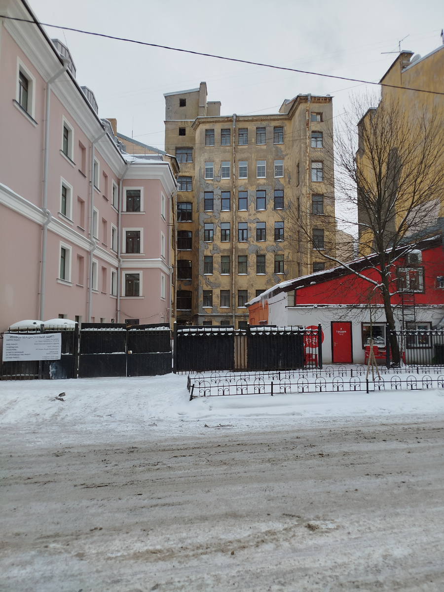 Вот вам дороги от 02.01.2026.  А таких недоотремонтированных домов - море.