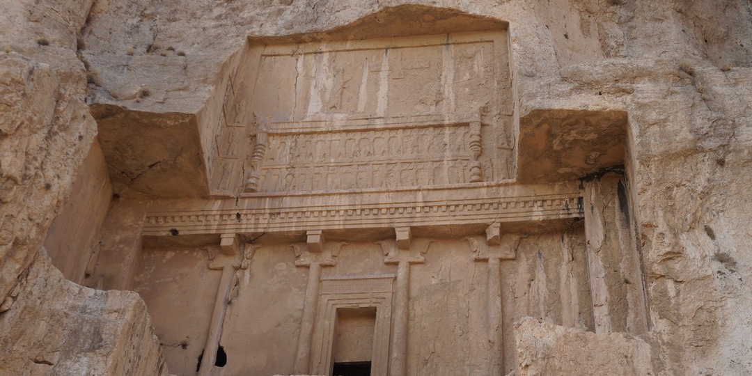 Накше-Рустам. Скальные древние гробницы царей