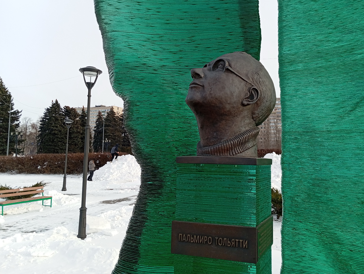 Памятник Пальмиро Тольятти -->