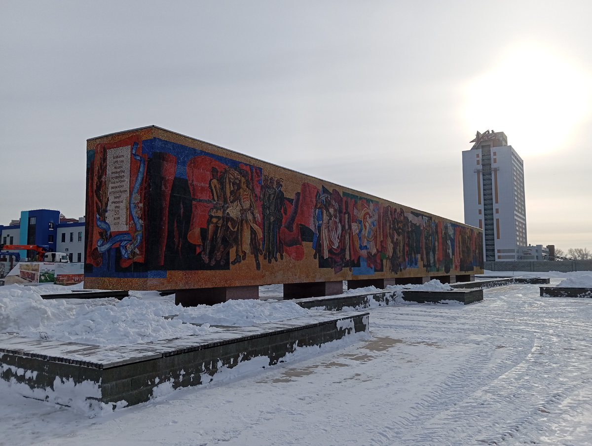 Стелла-панно "Радость труда"