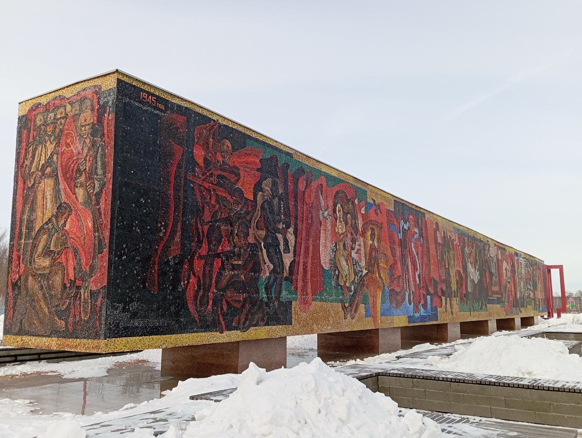 Стелла-панно "Радость труда" -->