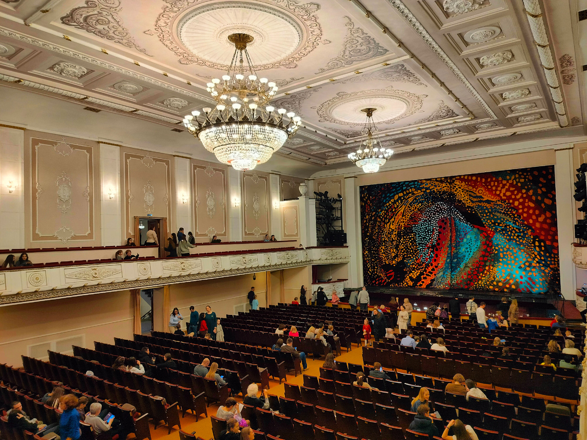 Зал театра оперы и балета им. А.С. Пушкина г. Н. Новгород