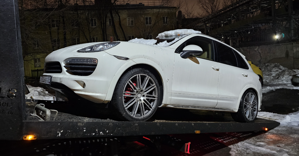 Сотни Porsche и BMW в России не заводятся и превратились в "кирпичи": что теперь делать владельцам