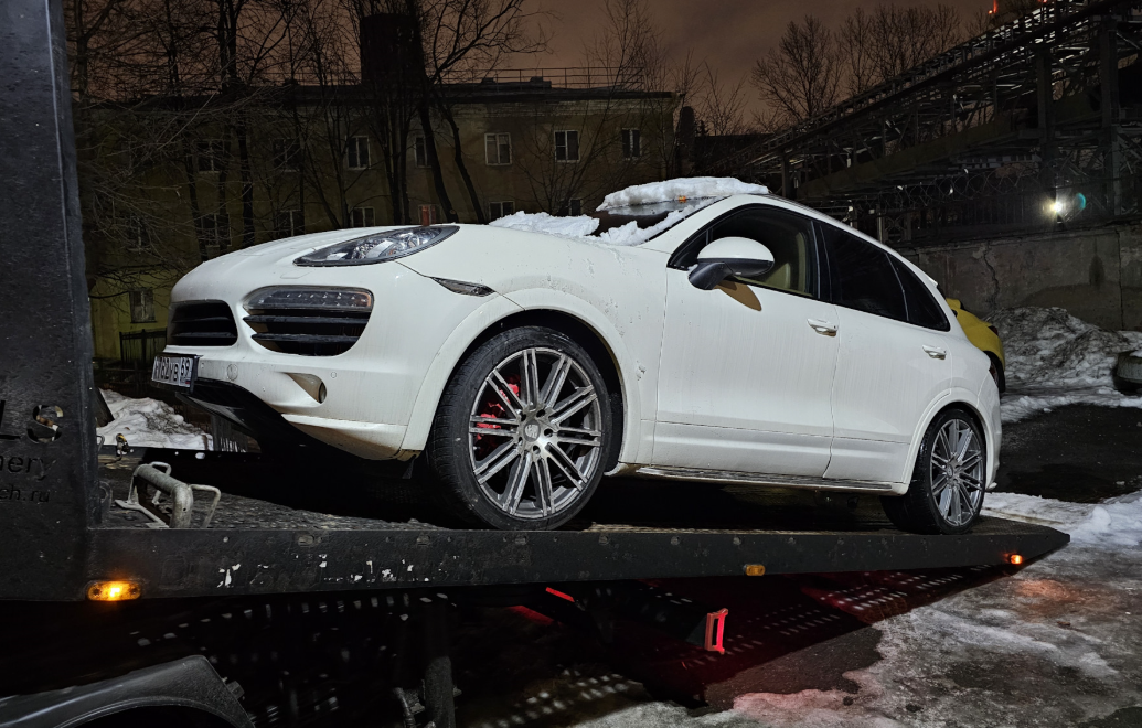 Сотни Porsche и BMW в России не заводятся и превратились в "кирпичи". Фото с просторов интернета