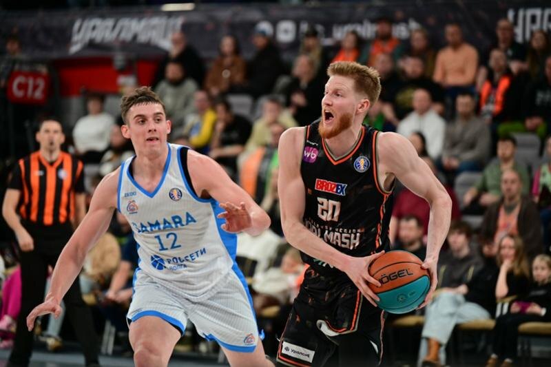    Фото: Единая лига ВТБ / Баскетболисты Андрей Саврасов и Хэйден Далтон