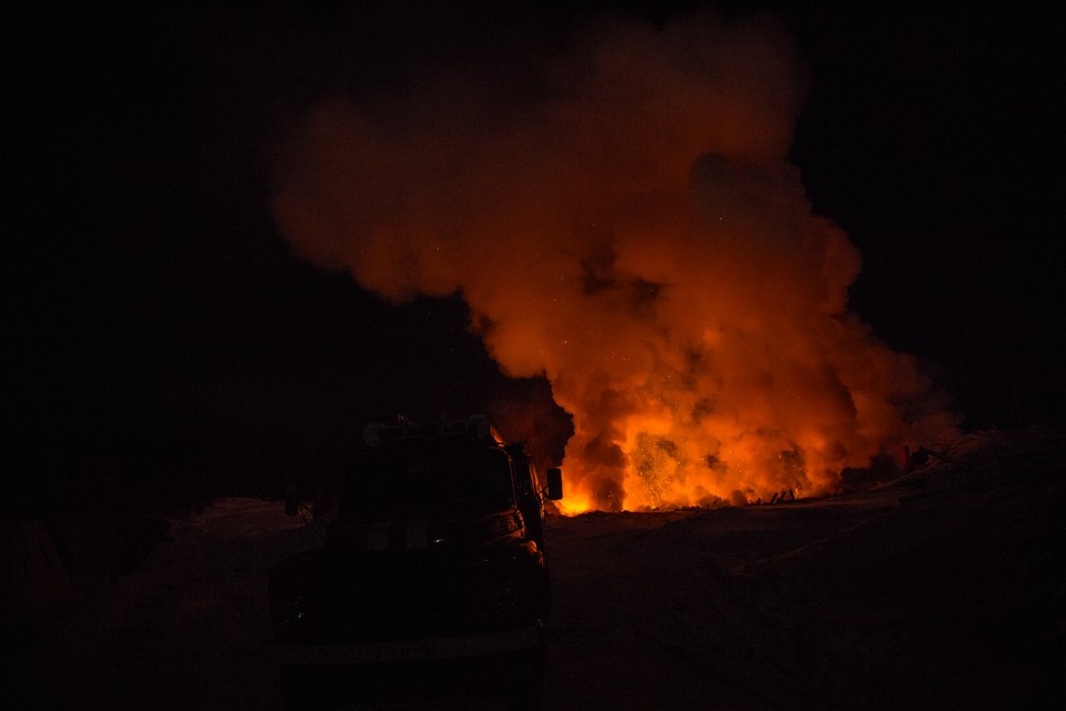    Площадь возгорания составила 1 тысяча квадратных метров. Виктор ГУСЕЙНОВ